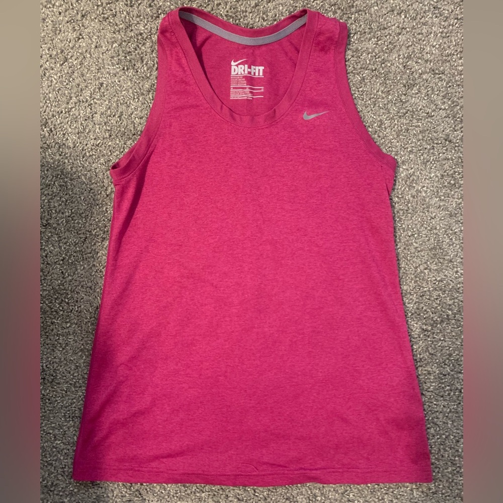 PINK NIKE SHIRT 👚 perfect for workout 🏋🏽‍♀️